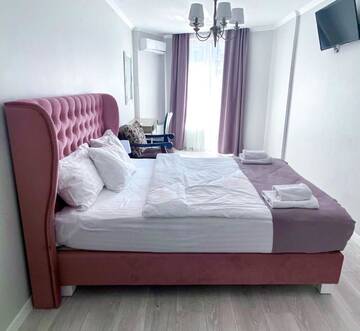 Номер Делюкс с кроватью размера «king-size» и балконом в Отеле Opera Center Hotel